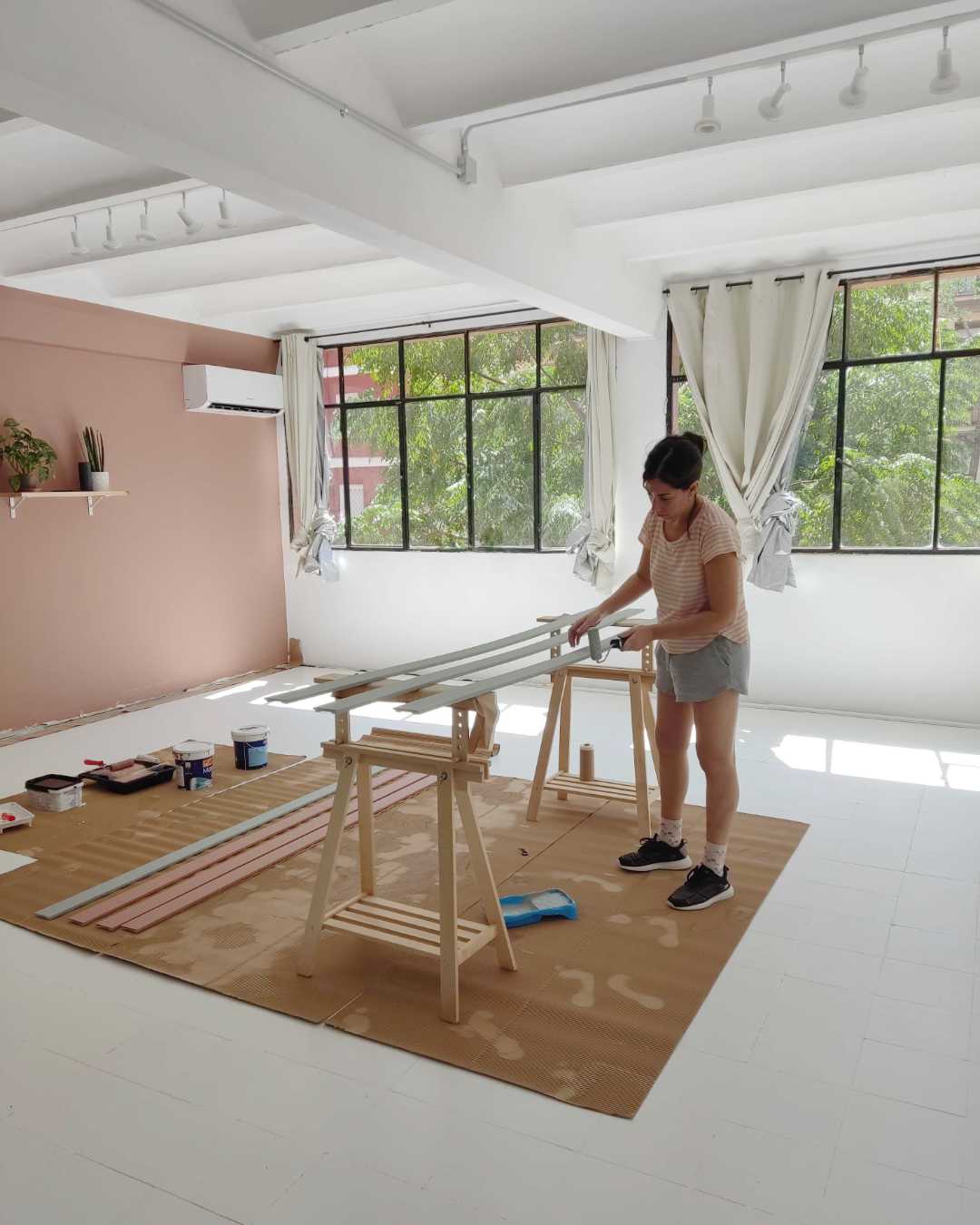 Ya solo quedaba pintar el suelo, pintar los zócalos y colocarlos